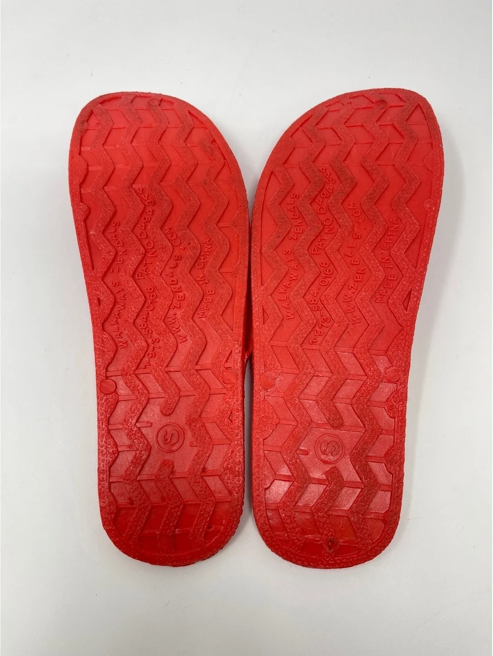 Womens Red Floral Embossed Rubber Flip Flops Sandals Flat Thong Slip On Shoes S